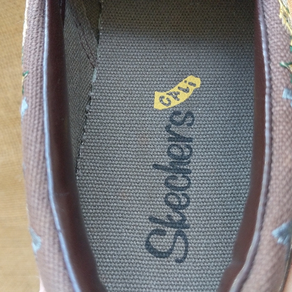 Skechers Dragon embroidered slip on - Picture 3 of 7